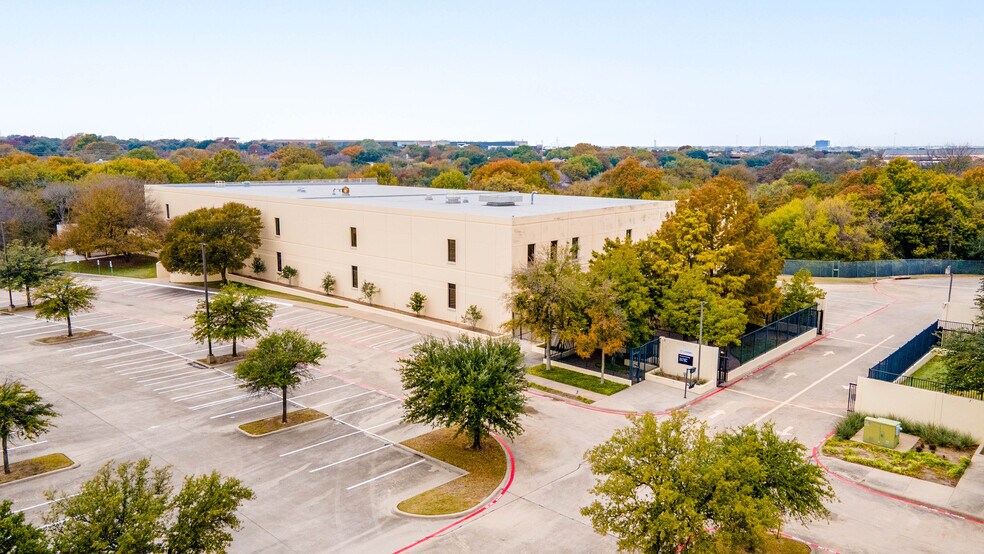 2703 N Central Expy, Richardson, TX à louer - Photo de l’immeuble – Image 3 sur 23