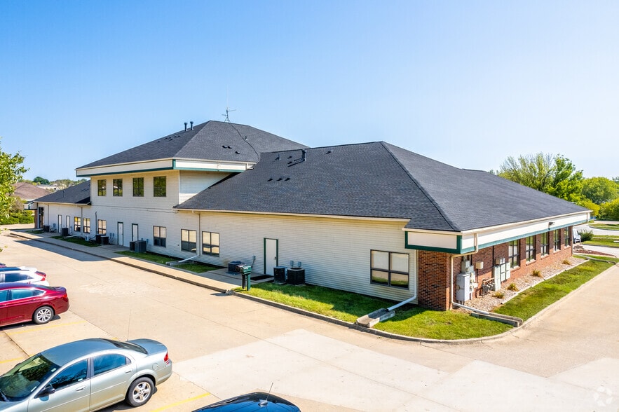 2828-2844 104th St, Urbandale, IA à vendre - Photo de l’immeuble – Image 3 sur 12