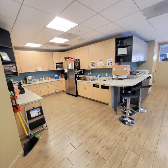 400 S Sierra Ave, Solana Beach, CA à louer - Photo de l’immeuble – Image 3 sur 8