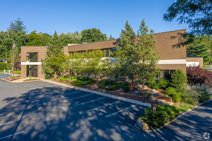 6 Arrow Rd, Ramsey, NJ à vendre - Photo de l’immeuble – Image 2 sur 10