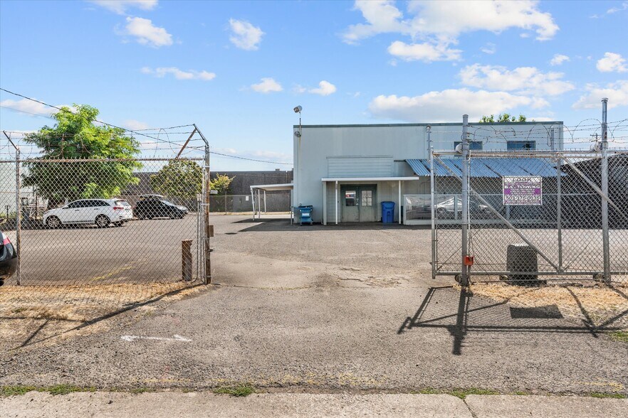 1375 13th St SE, Salem, OR à vendre - Photo de l’immeuble – Image 2 sur 14