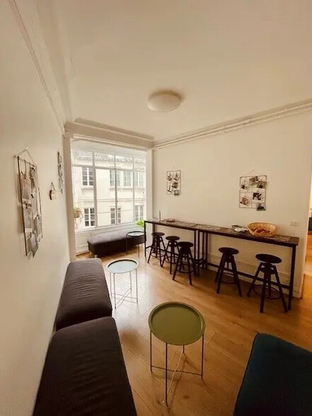 28 Rue Beaubourg, Paris à louer - Photo de l’immeuble – Image 1 sur 6