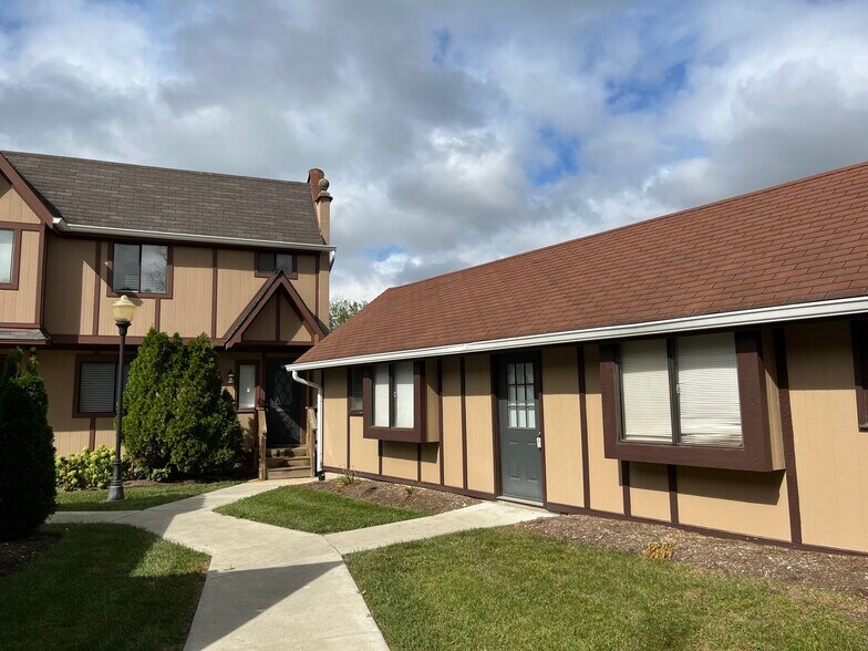 825 Village Quarter Rd, West Dundee, IL à vendre - Photo de l’immeuble – Image 1 sur 5