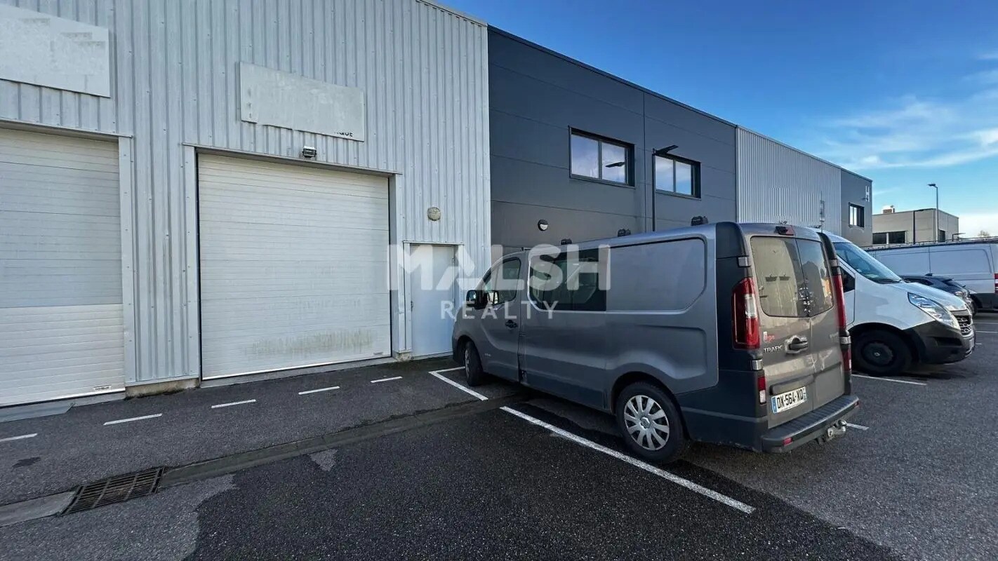 Local d’activités dans Cailloux-sur-Fontaines à louer Photo de l’immeuble– Image 1 sur 10