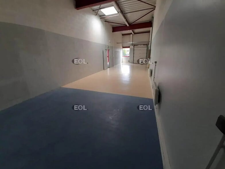 Local d’activités dans Villebon-sur-Yvette à louer - Photo de l’immeuble – Image 3 sur 5