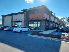 220 Gridley Ln, Raeford, NC à louer Photo de l’immeuble– Image 1 sur 6