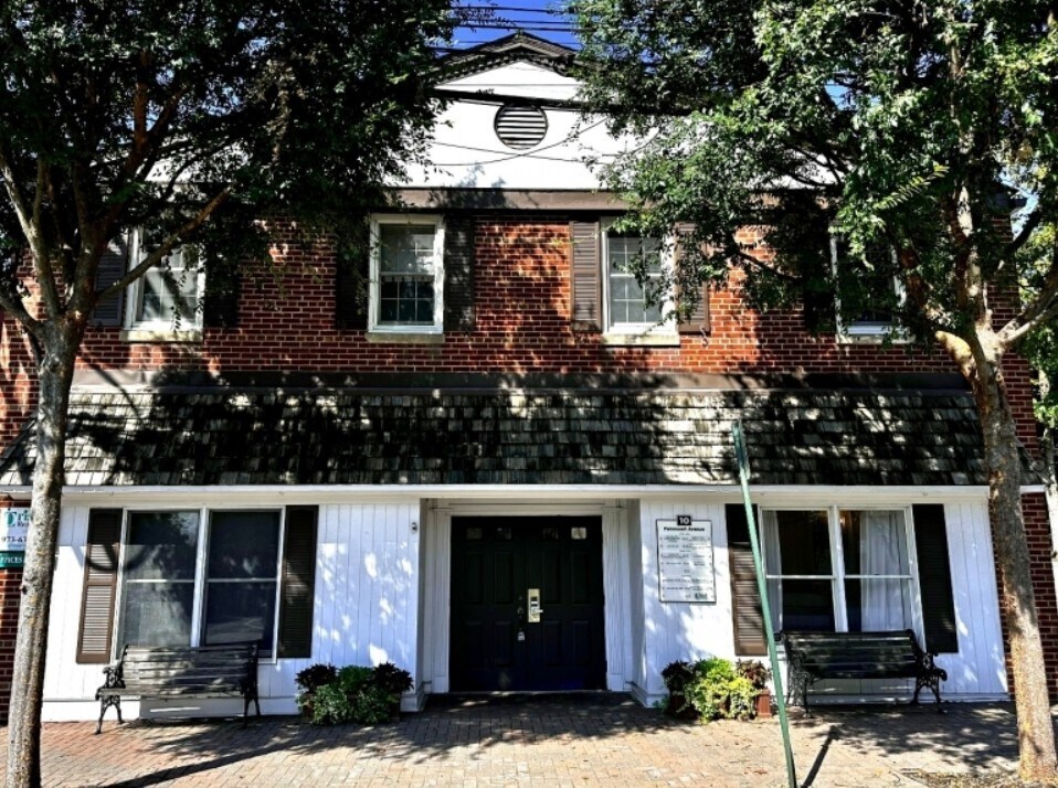 10 Fairmount Ave, Chatham, NJ à louer Photo principale– Image 1 sur 2