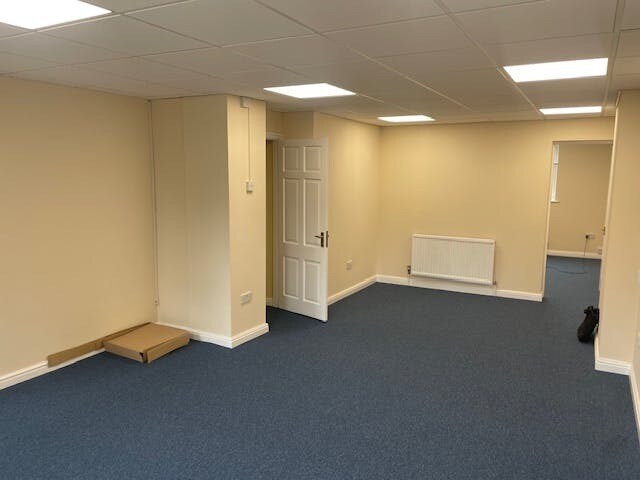 11-13 Dukes Ride, Crowthorne à louer - Photo de l’immeuble – Image 3 sur 6