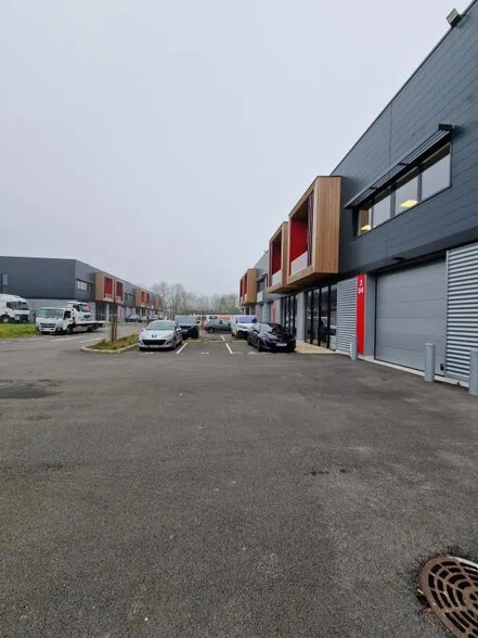 27 Avenue Du Gros Chene, Éragny à louer - Photo de l’immeuble – Image 3 sur 6