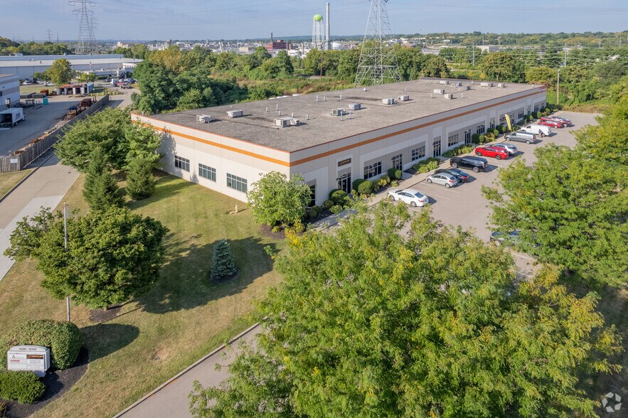 10321-10335 S Medallion Dr, Cincinnati, OH à louer - Aérien – Image 2 sur 5