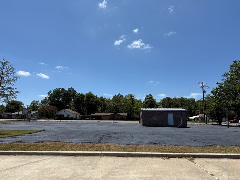 407 N Main St, Lindale, TX à louer - Photo de l’immeuble – Image 1 sur 7