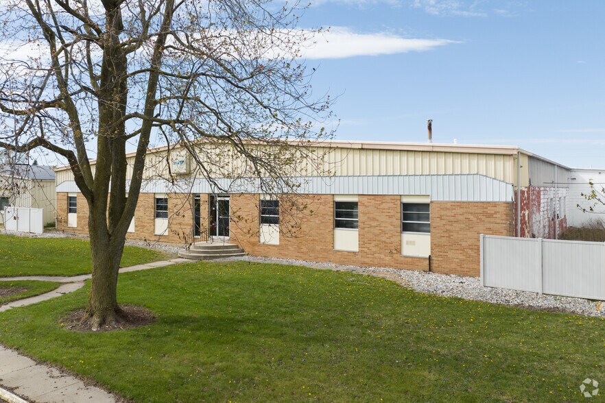 240 E Industrial Pky, Fayette, OH à louer - Photo de l’immeuble – Image 2 sur 23