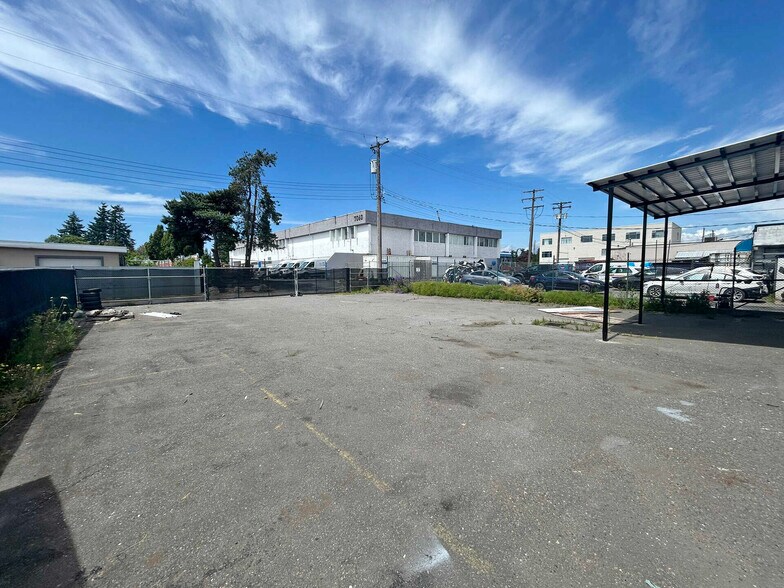 7123 Curragh Av, Burnaby, BC à vendre - Photo de l’immeuble – Image 3 sur 8