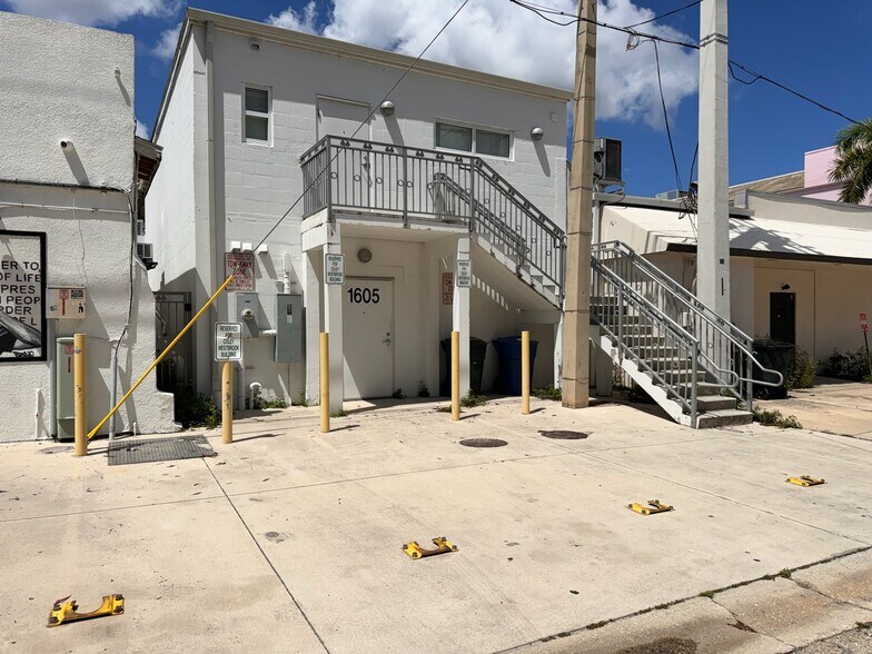 1605 Hendry St, Fort Myers, FL à louer - Photo de l’immeuble – Image 3 sur 14