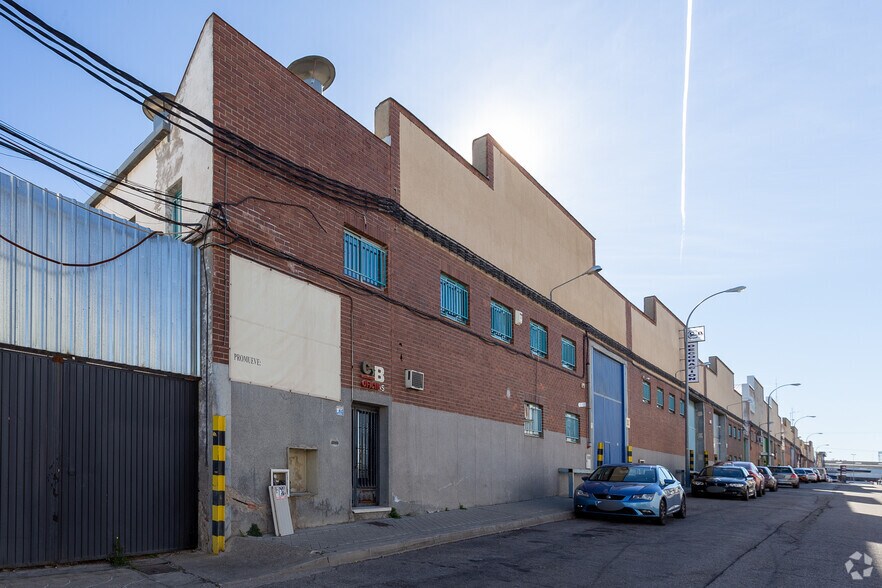 Calle de Ponferrada, Fuenlabrada, Madrid à vendre - Photo de l’immeuble – Image 2 sur 3