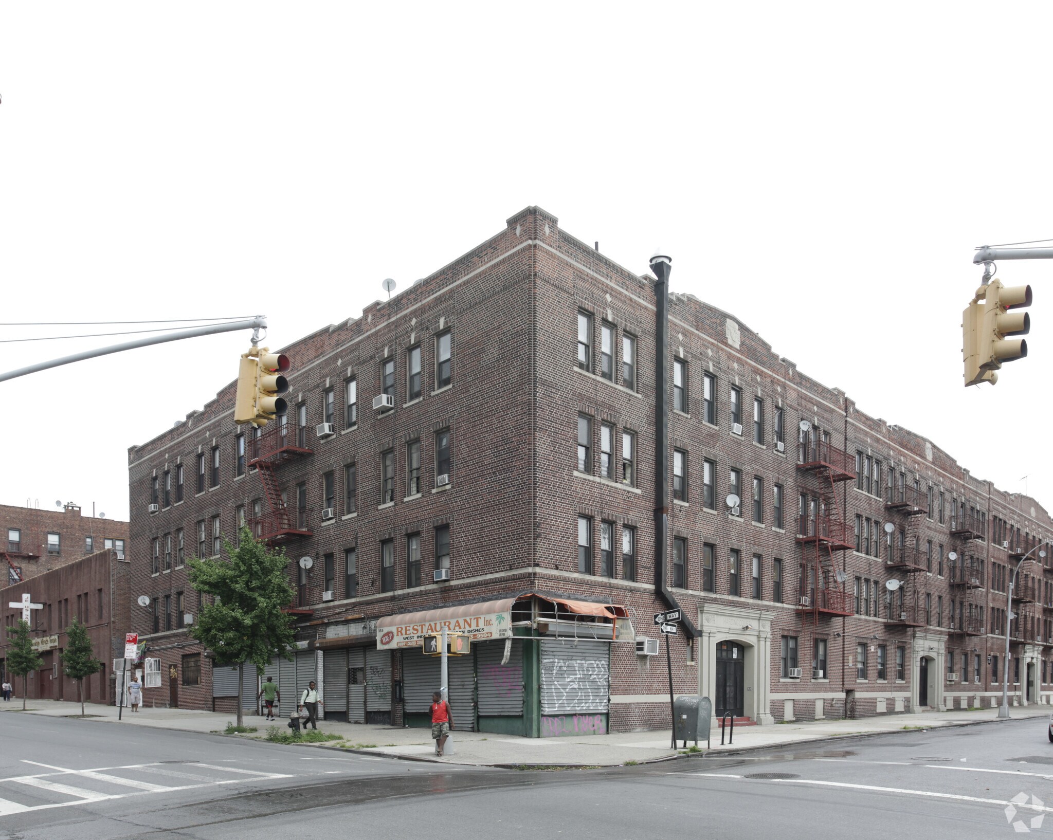 355 Rogers Ave, Brooklyn, NY à louer Photo principale– Image 1 sur 3