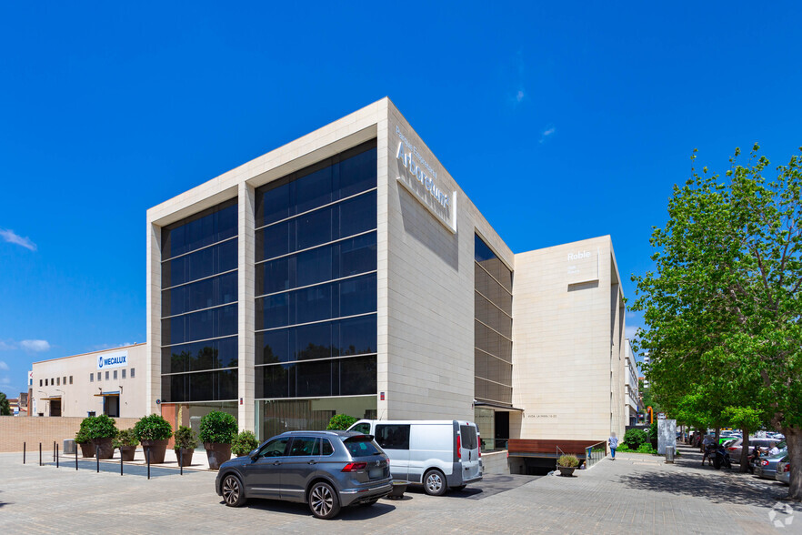 Avinguda De La Fama, 16, Cornellà de Llobregat, Barcelona à louer - Photo principale – Image 1 sur 4