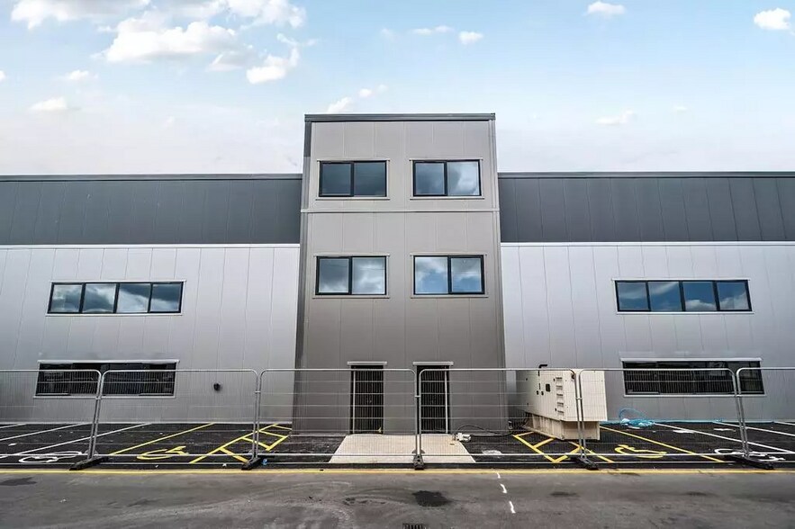 142 Johnson St, Southall à louer - Photo principale – Image 1 sur 9