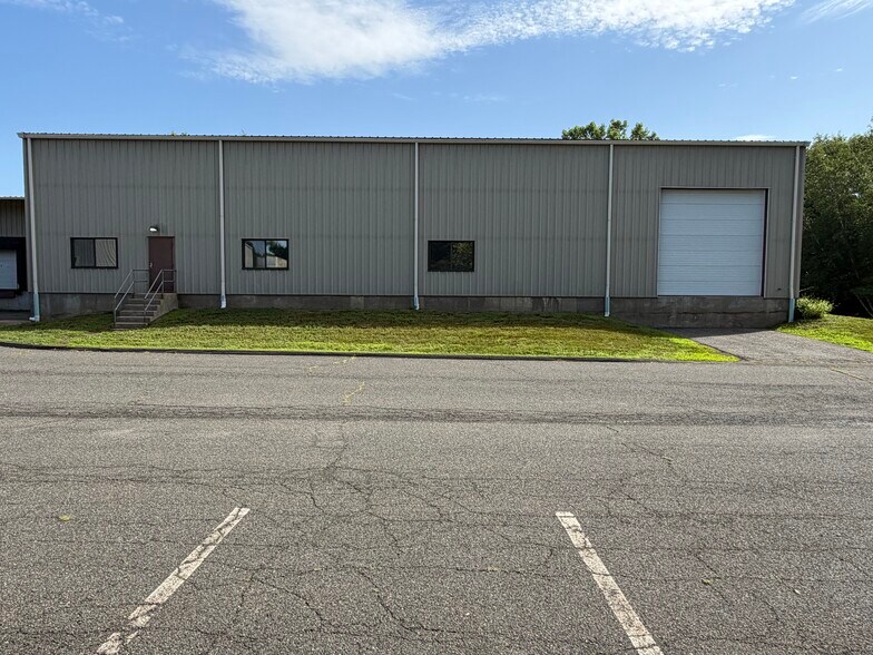 6 Industrial Pky, Easthampton, MA à louer - Photo de l’immeuble – Image 1 sur 5