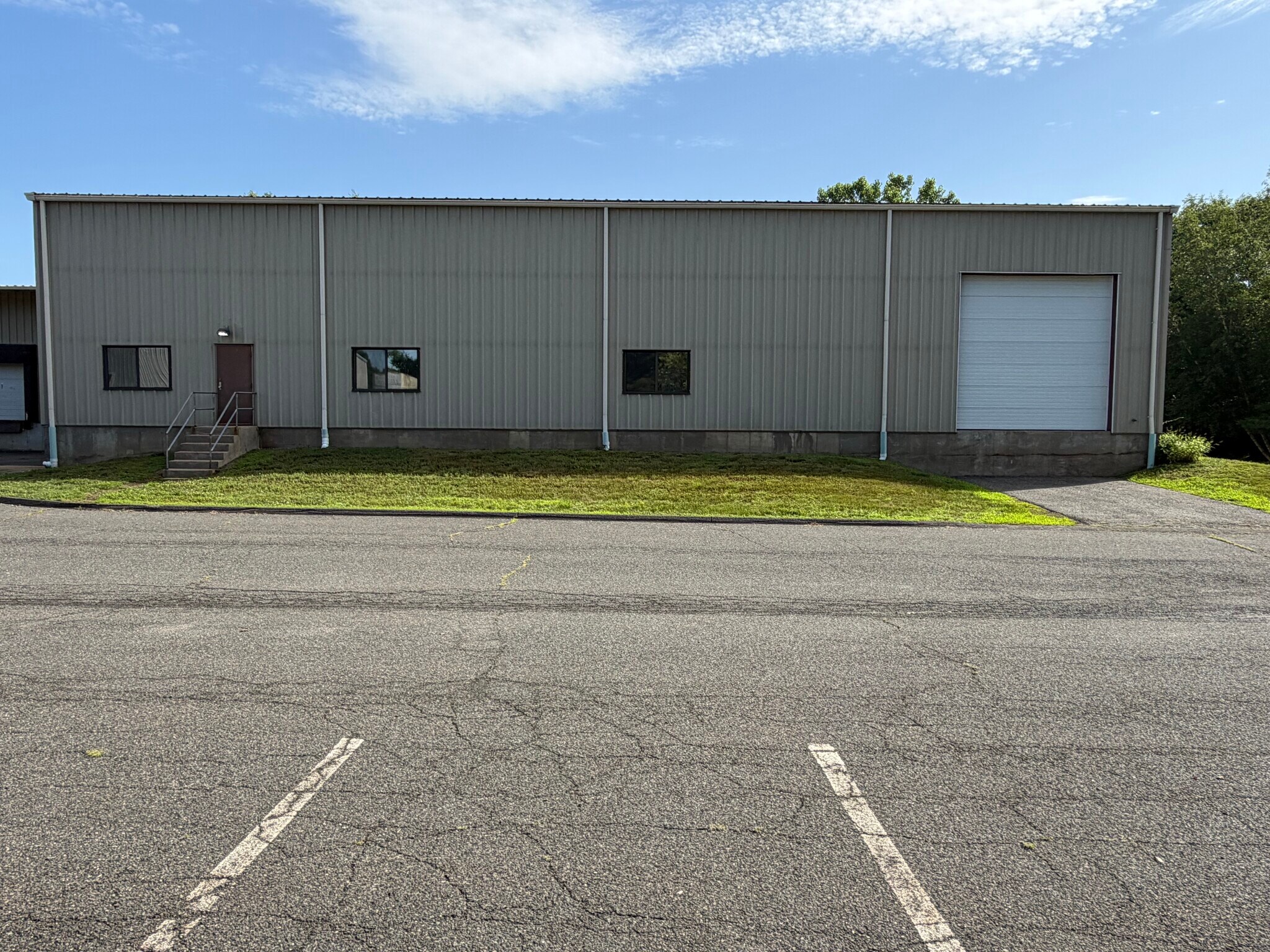6 Industrial Pky, Easthampton, MA à louer Photo de l’immeuble– Image 1 sur 6
