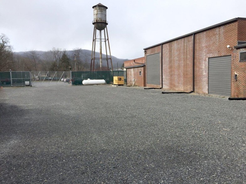 362 Mountain Ave, White Sulphur Springs, WV à vendre - Photo de l’immeuble – Image 3 sur 53