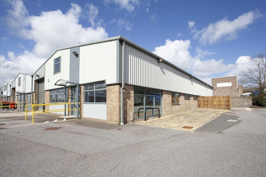 4 Ravenseft Park, Swindon à louer - Photo de l’immeuble – Image 3 sur 8