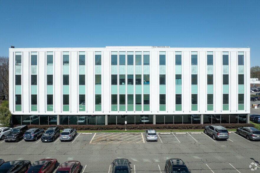 200 Broadacres Dr, Bloomfield, NJ à louer - Photo de l’immeuble – Image 2 sur 6