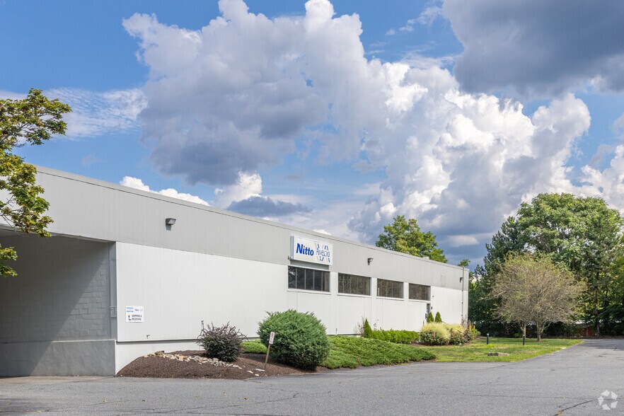 450 Fortune Blvd, Milford, MA à louer - Photo de l’immeuble – Image 2 sur 6