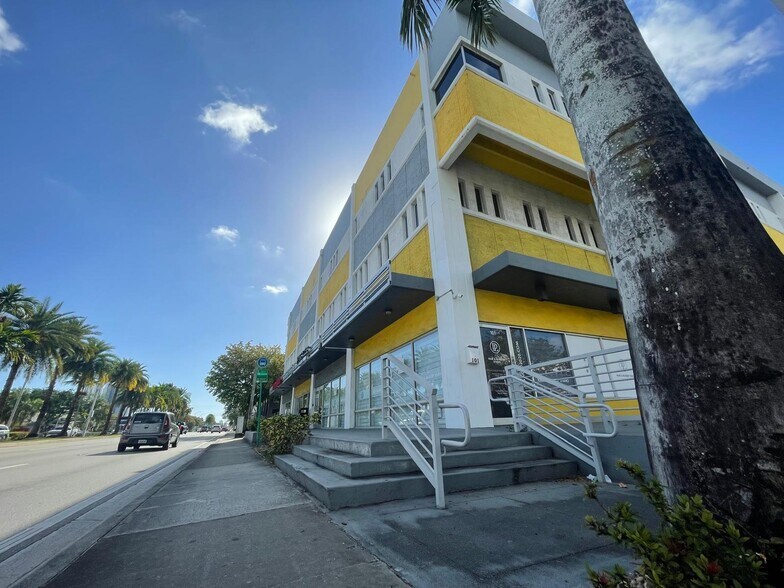 2020 NE 163rd St, North Miami Beach, FL à louer - Photo de l’immeuble – Image 2 sur 8