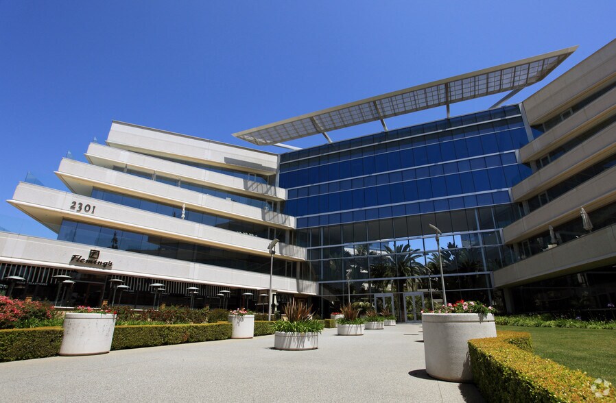 2321 Rosecrans Ave, El Segundo, CA à louer - Photo de l’immeuble – Image 3 sur 16