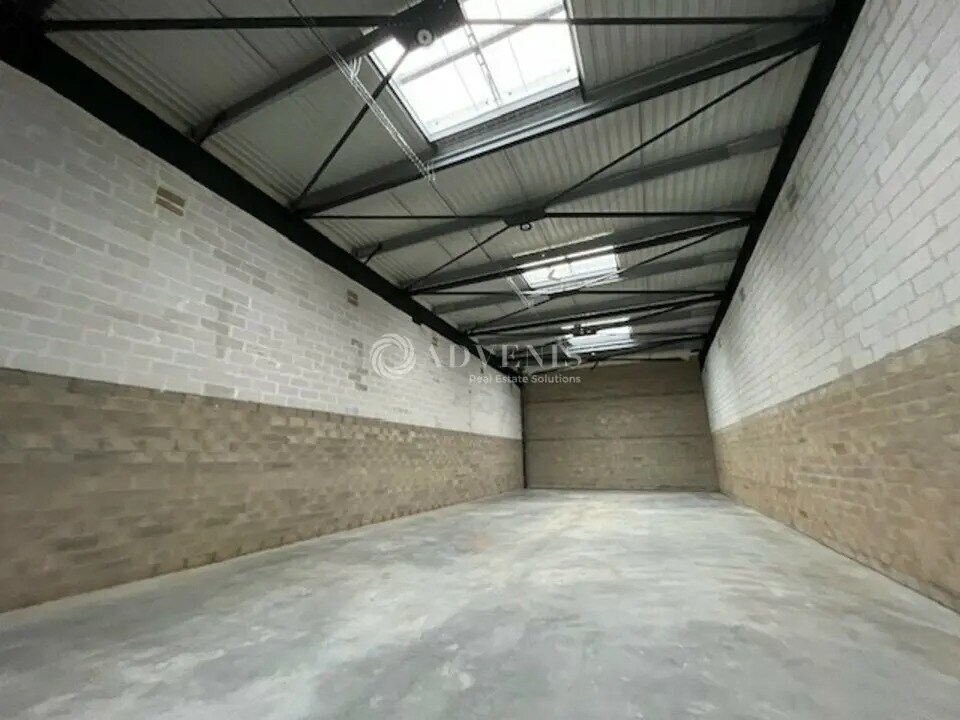 Local d'activités dans Plaisir à vendre Photo intérieure– Image 1 sur 6