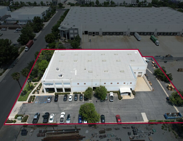 1689 S Parco Ave, Ontario, CA à vendre - Photo de l’immeuble – Image 1 sur 11