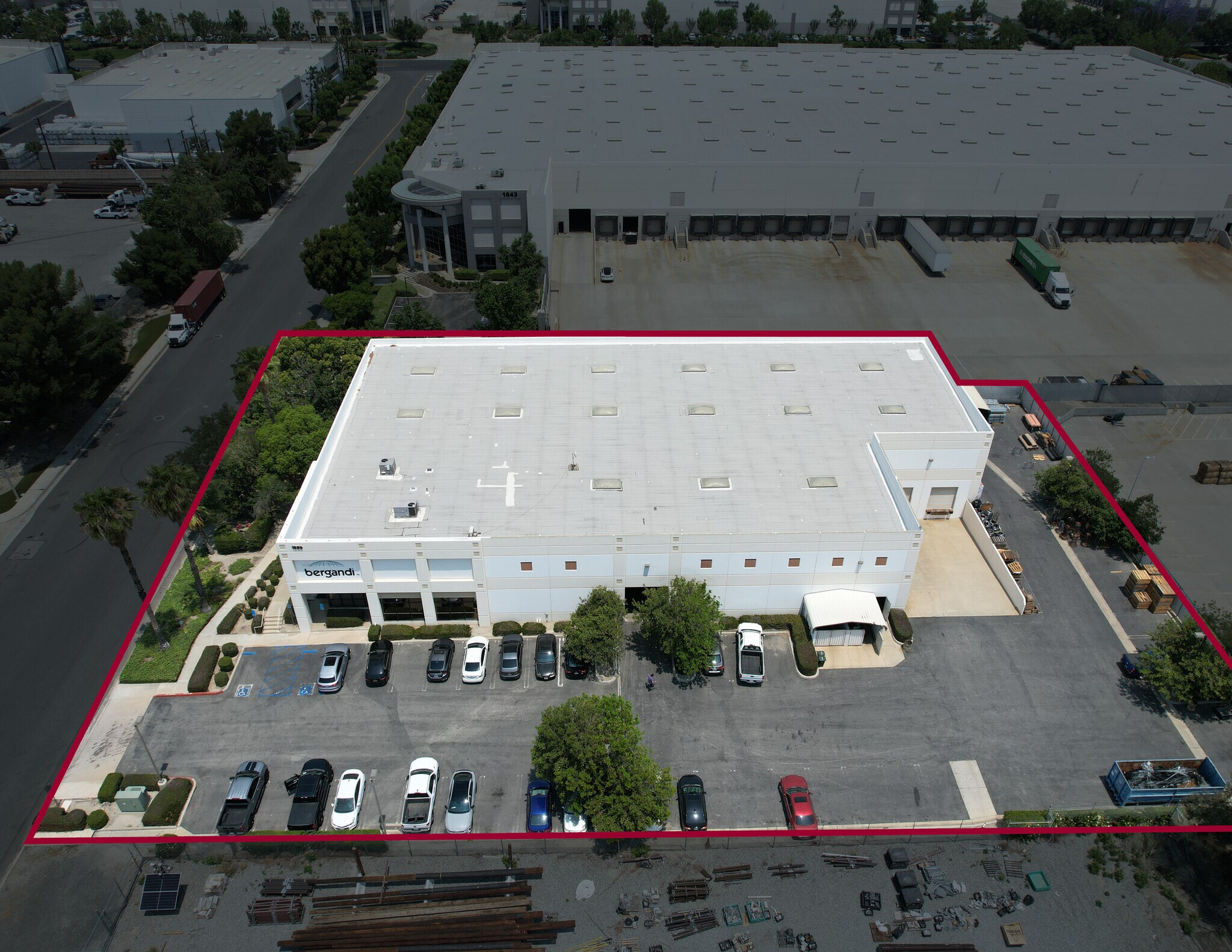 1689 S Parco Ave, Ontario, CA à vendre Photo de l’immeuble– Image 1 sur 12