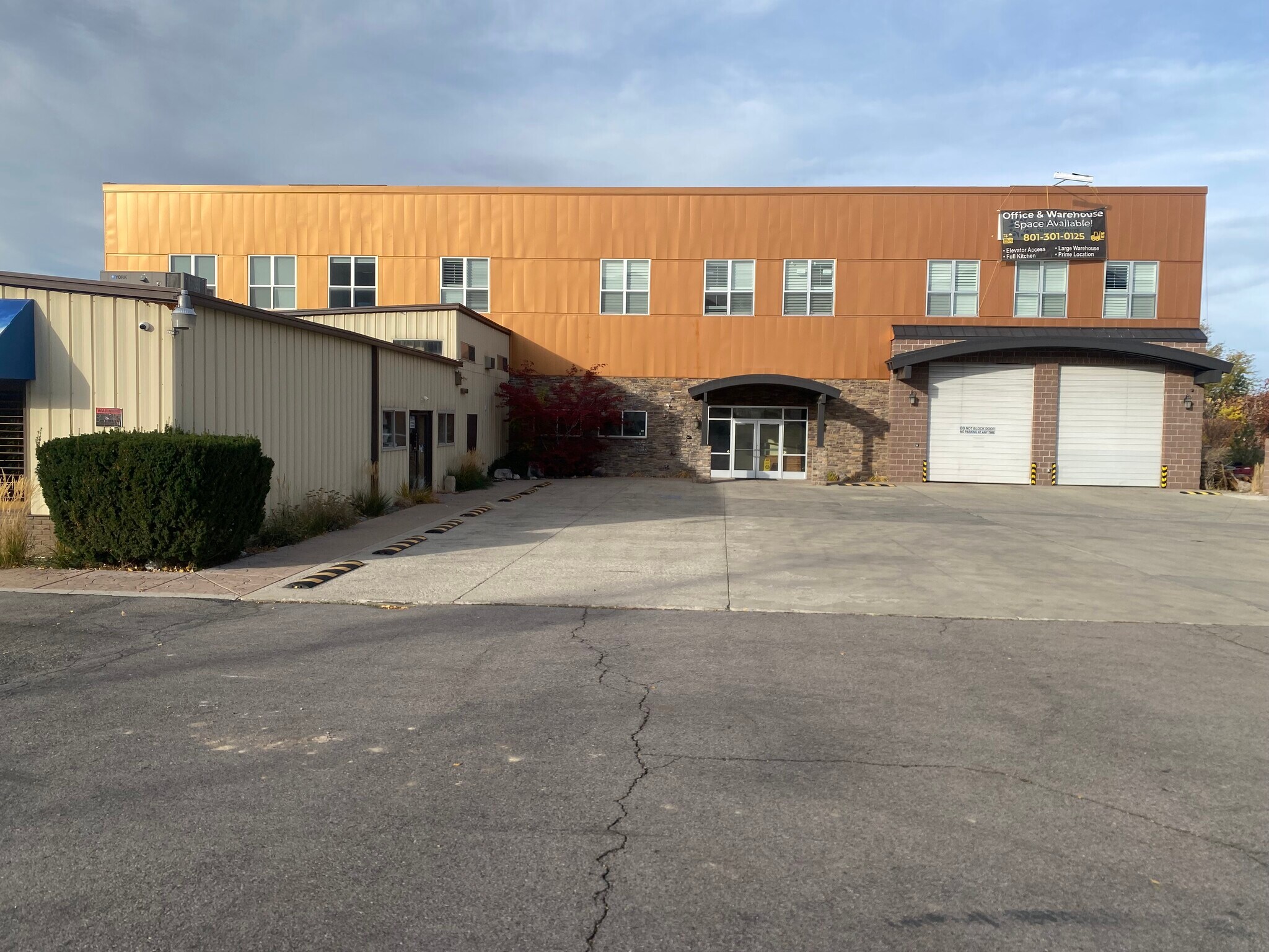 10520 S 700 E, Sandy, UT à louer Photo de l’immeuble– Image 1 sur 25