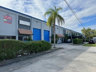 Plus de détails pour 13251-13455 NE 17th Ave, Miami, FL - Industriel/Logistique à louer