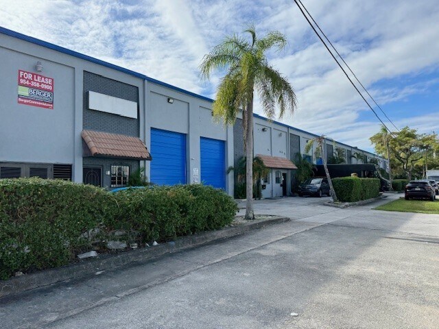 13251-13455 NE 17th Ave, Miami, FL à louer Photo de l’immeuble– Image 1 sur 2