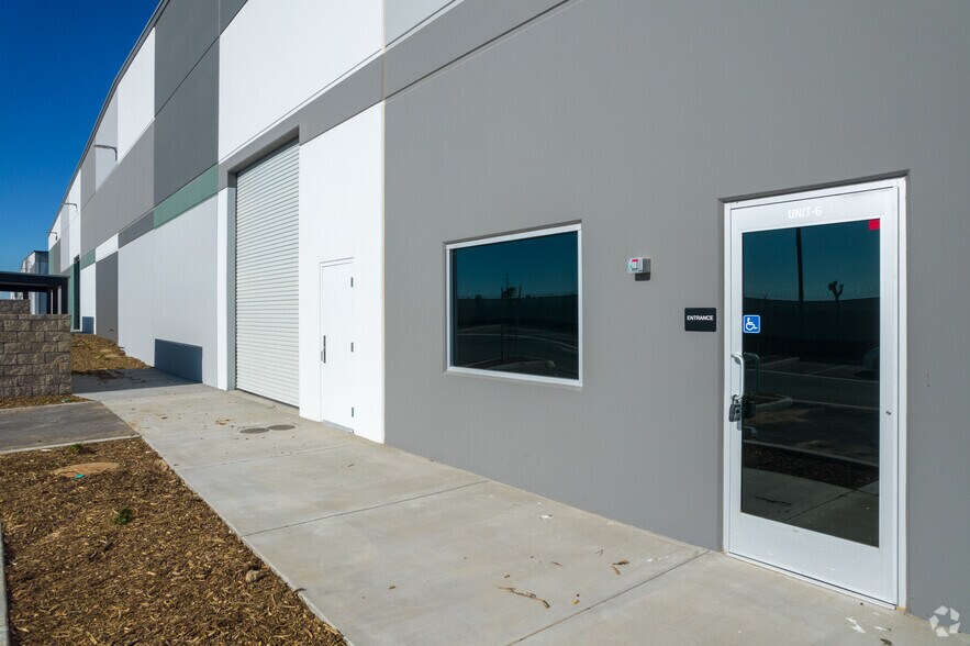 9841C Bartlett Ave, Adelanto, CA à vendre - Photo de l’immeuble – Image 2 sur 8