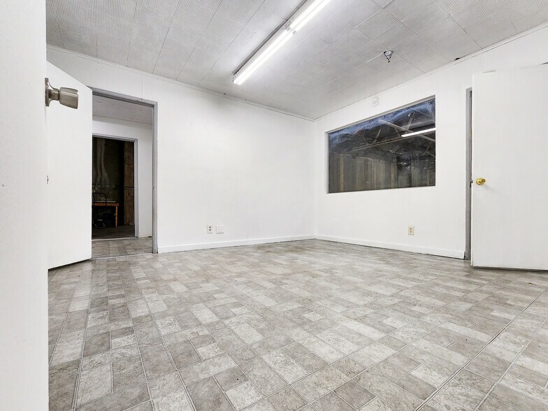 620 S Clarence St, Los Angeles, CA à louer - Photo de l’immeuble – Image 3 sur 9