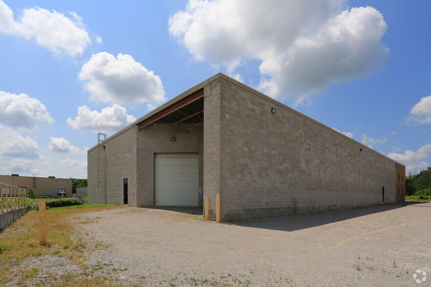 21 Hooper Rd, Barrie, ON à vendre - Photo de l’immeuble – Image 3 sur 3