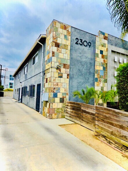 2309 Hauser Blvd, Los Angeles, CA à vendre - Photo de l’immeuble – Image 3 sur 16