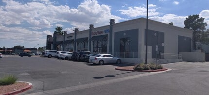4590 W Sahara Ave, Las Vegas, NV à louer Photo de l’immeuble– Image 2 sur 3