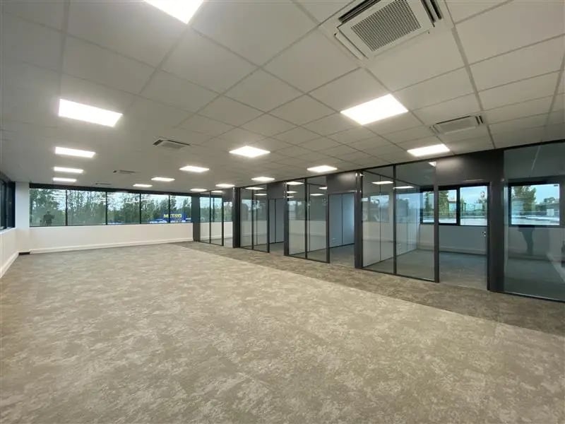 Bureau dans Villeneuve-la-Garenne à louer Photo de l’immeuble– Image 1 sur 6