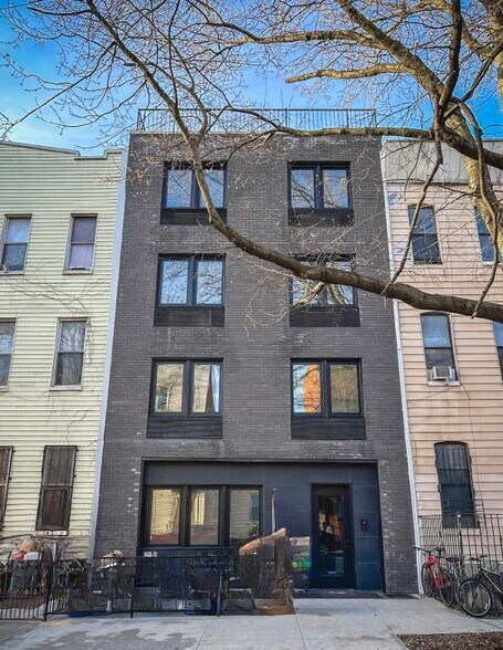 230 Boerum St, Brooklyn, NY à vendre - Photo principale – Image 1 sur 7