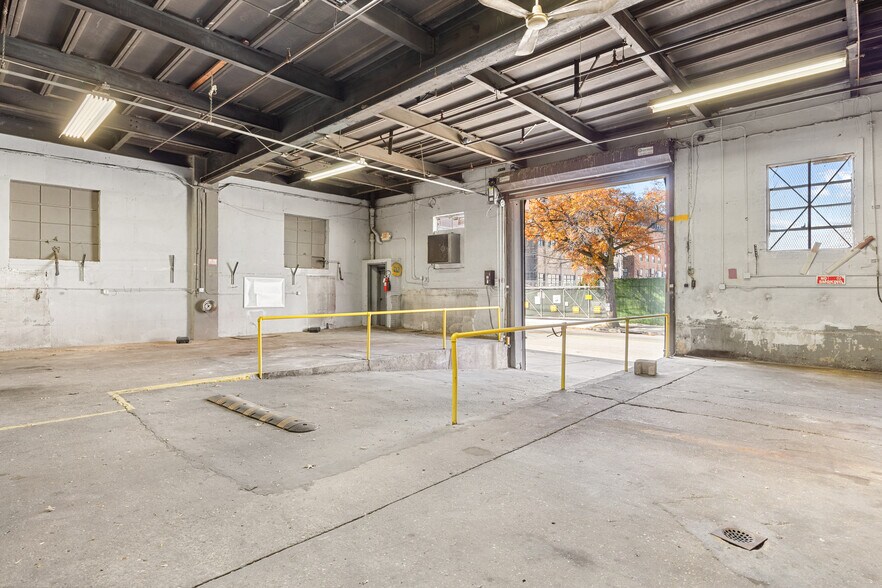 1821 Steinway Pl, Astoria, NY à louer - Photo de l’immeuble – Image 3 sur 9