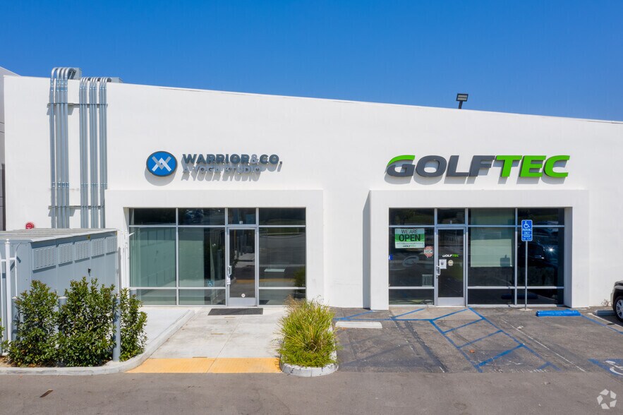 21015 Oxnard St, Woodland Hills, CA à louer - Photo de l’immeuble – Image 3 sur 5