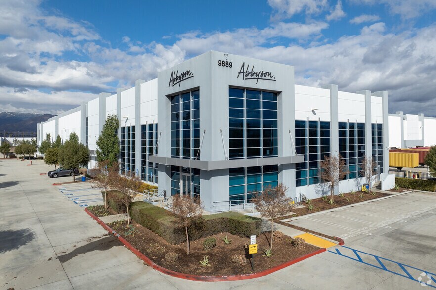 9889 Almond Ave, Redlands, CA à louer - Photo de l’immeuble – Image 2 sur 13