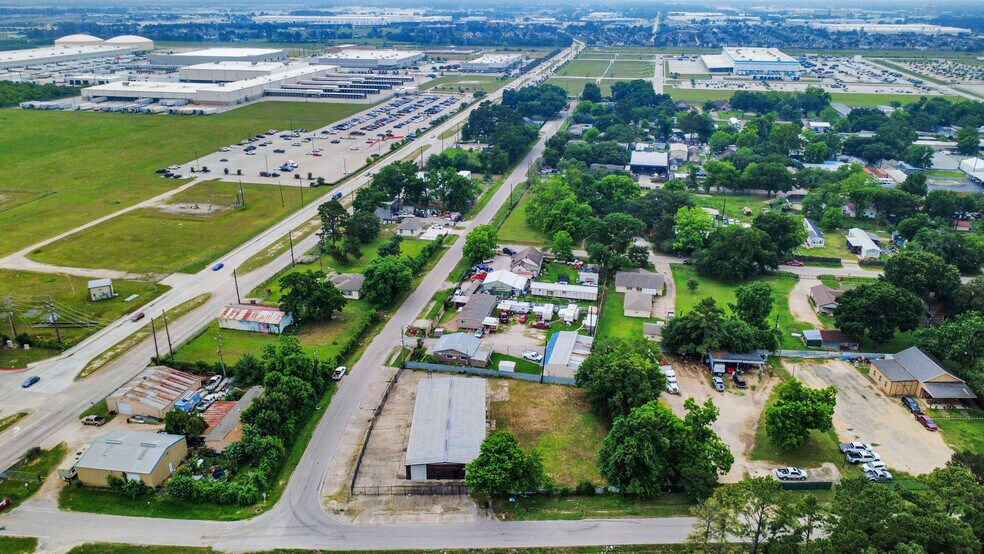 8603 Shoal Creek Dr, Houston, TX à vendre - Photo de l’immeuble – Image 2 sur 71
