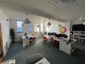 2 Cross St, Enderby à louer Photo intérieure– Image 2 sur 7