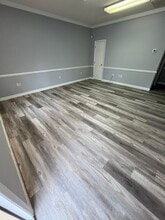 701 W Main St, Jamestown, NC à louer Photo intérieure– Image 2 sur 8