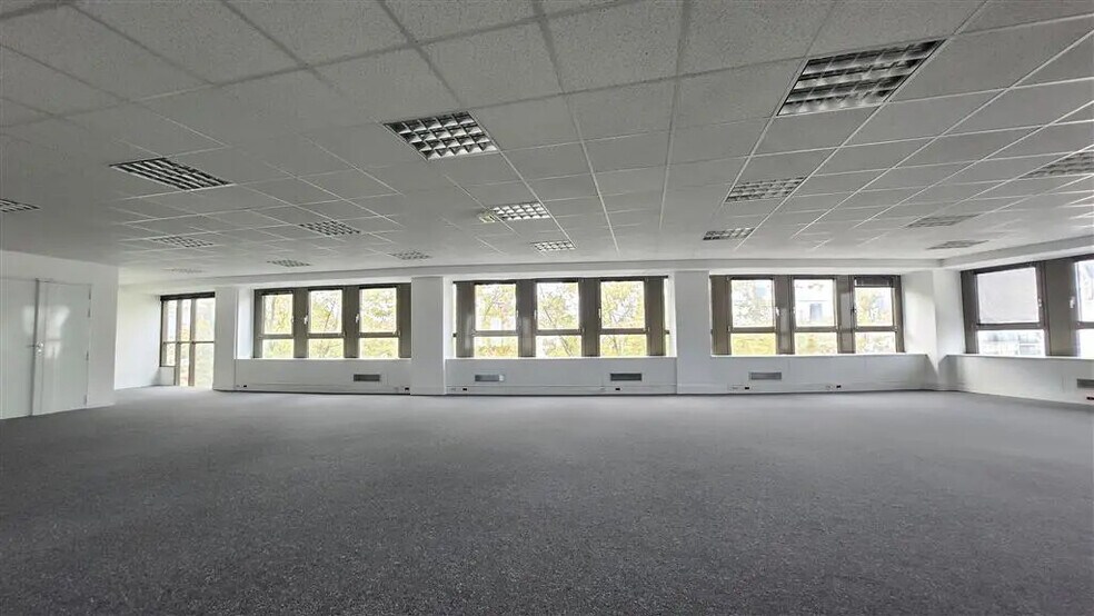 Bureau dans La Garenne-Colombes à louer - Photo de l’immeuble – Image 1 sur 8